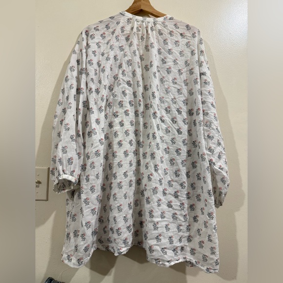 Doen Cream Blouse with Subtle Floral Pattern - Picture 3 of 5